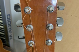 old-guitar2