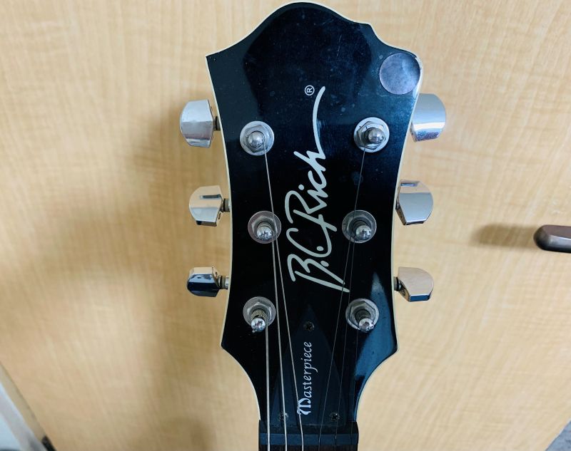 一度は弾いてみたいエレキギター【B.C.Rich モッキンバード】変形